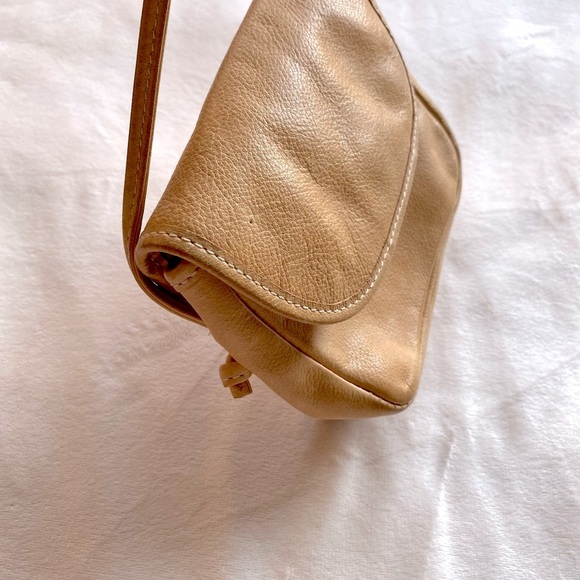 Unisa Tan Crossbody Bag with Minimalist Design - Picture 5 of 11